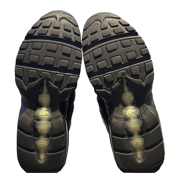 NIKE AIR MAX 95 women's essential "triple black" sneakers, pre-loved, size 9.5. - Picture 8 of 9